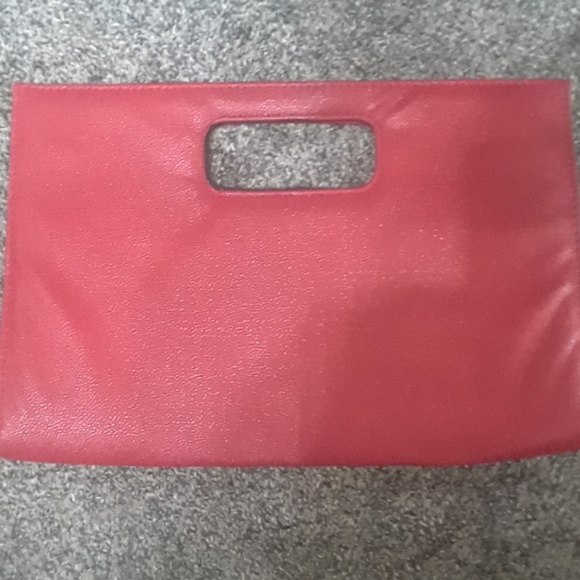 Red clutch - Picture 1 of 2